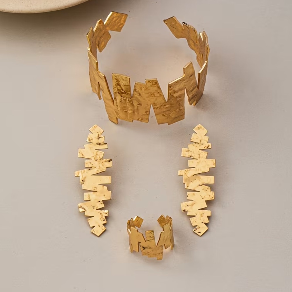NEW 3 pieces Elegant Gold Jewelry Set. Trendy Jewelry ☀️ - Picture 4 of 6